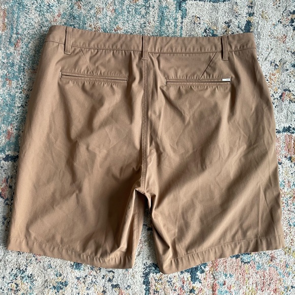 Vuori Men's Meta 8” Shorts - camel - size 36 - Picture 8 of 10